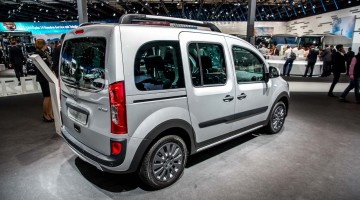 Noch mehr Attraktivität für den Mercedes Citan dank roter Interieur-Akzente!