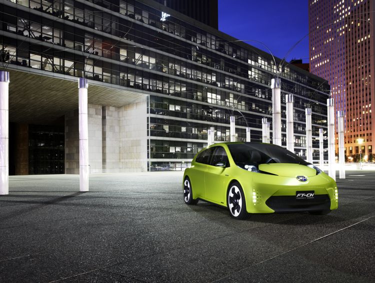 Pariser Autosalon Toyota Zeigt Den Neuen Verso Und Die Konzeptstudie Ft Ch Mit Hybridantrieb