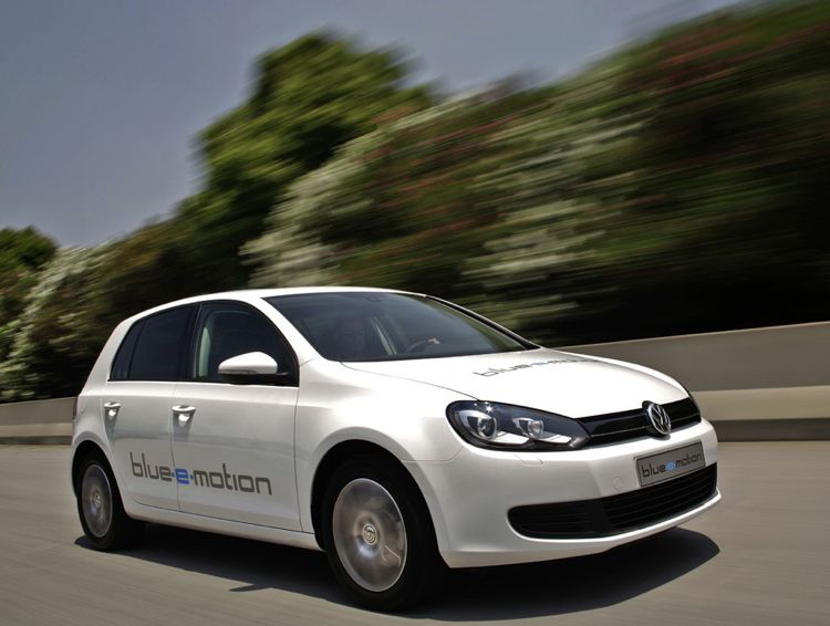 Elektroauto: VW Golf blue e-motion gewinnt Future Car Challenge