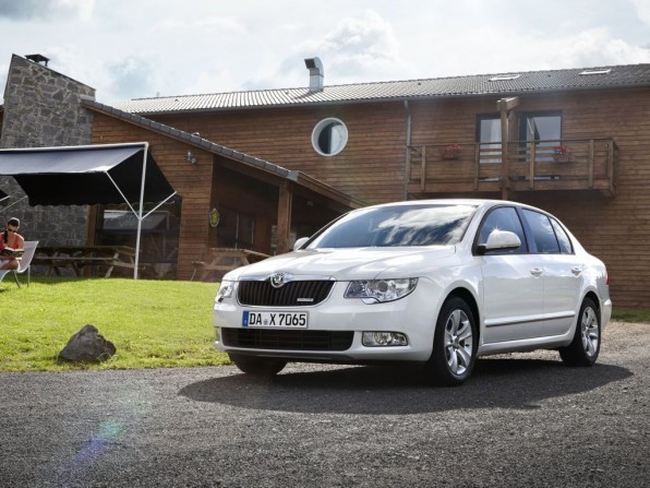 skoda superb green line mj2012 img 03 596x447 - Skoda Superb GreenLine (2012)