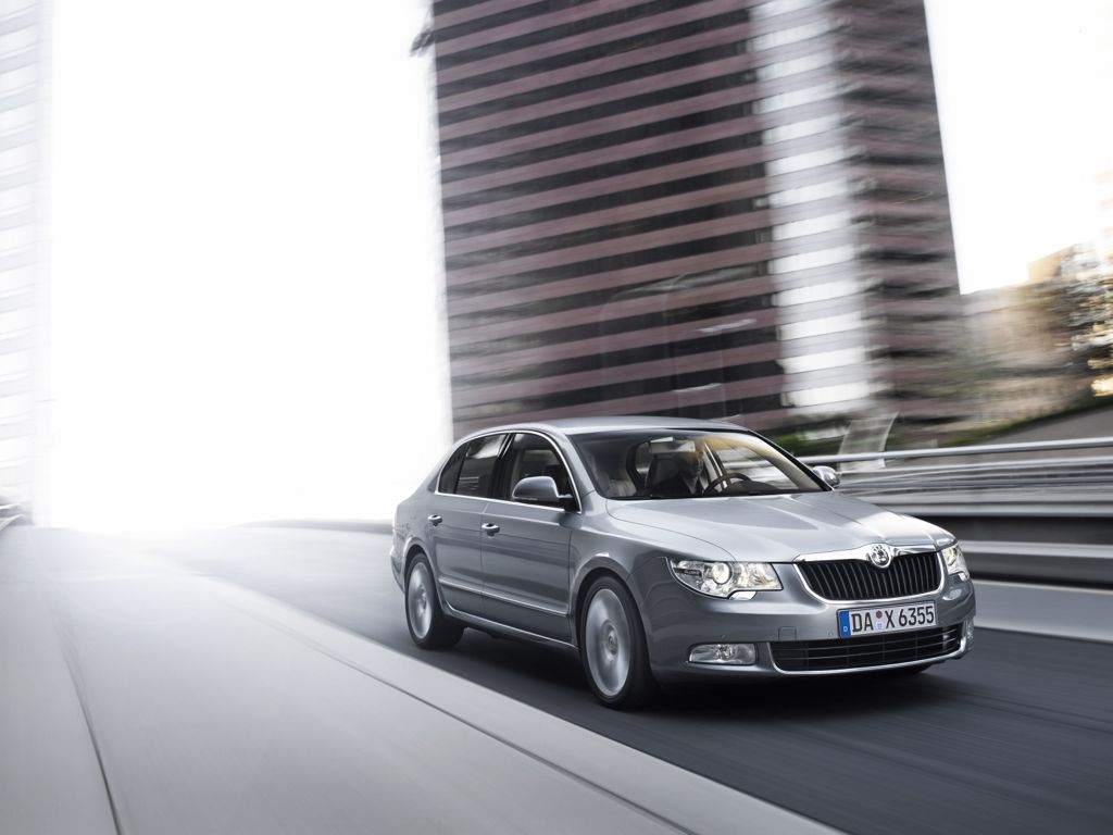 Skoda Superb FAMILY (2012)