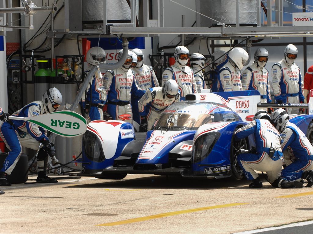 24 stunden rennen le mans audi toyota hybrid 2012 img 09 - Mercedes A-Klasse (2012)