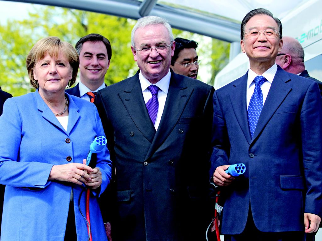 Wirtschaft: Angela Merkel und chinesische Regierung zu Gast bei Volkswagen