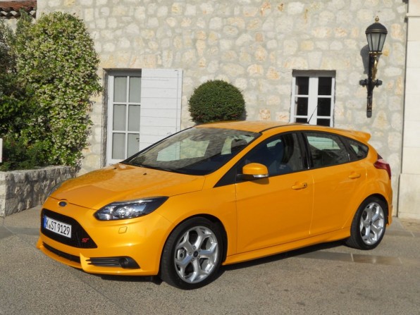 ford focus st mj2012 img 01 596x447 - Ford Focus ST (2012)