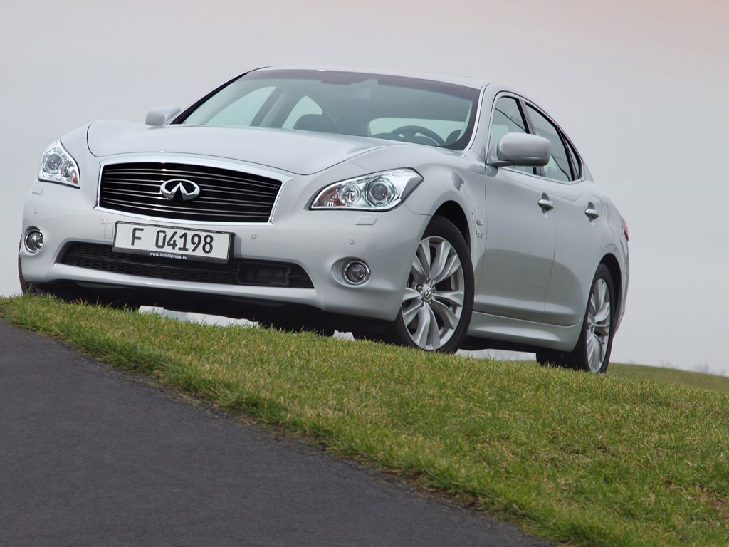 Infiniti M35h GT (2012)