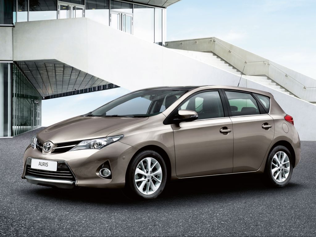 Paris 2012: Toyota Auris Touring Sports