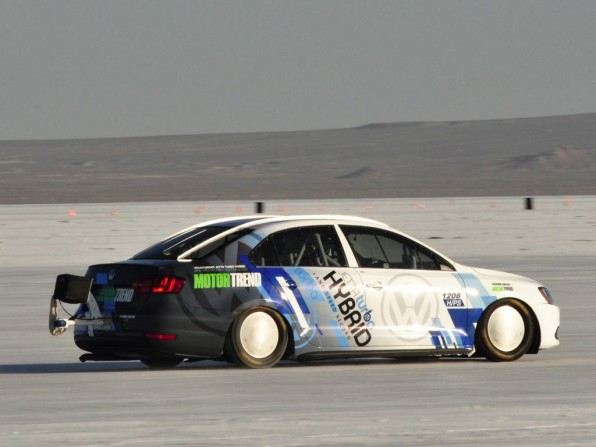 vw jetta hybrid lake bonneville1 596x447 - Geschwindigkeitsrekord für Hybridfahrzeuge: VW Jetta Hybrid ist 300 km/h schnell