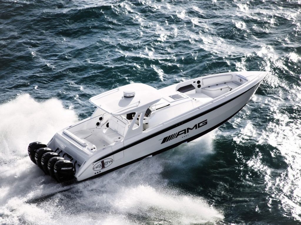 Joint Venture: Rennboot mit 1750 PS- Inspired by AMG