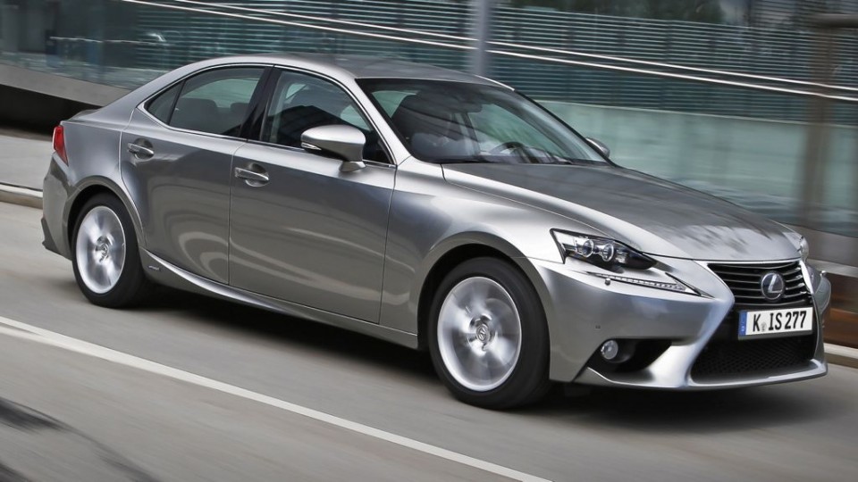 lexus is 300h mj2013 img 01 960x540 - Hybridantrieb: Lexus erweitert mit dem IS 300h die Modellpalette