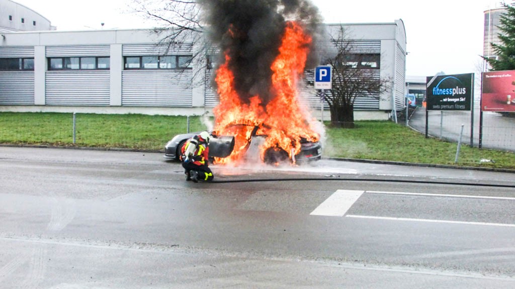 Porsche GT3 in Flammen - Porsche GT3: Rückrufaktion nach Brandserie – ein Jahr der Fehlerbehebung?