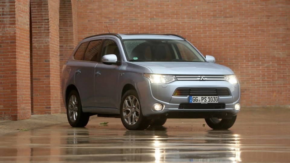 mitsubishi outlander plug in hybrid mj2014 img 1 960x540 - Verkaufsstart: Mitsubishi Outlander als Plug-In Hybrid kostet 39.900 Euro