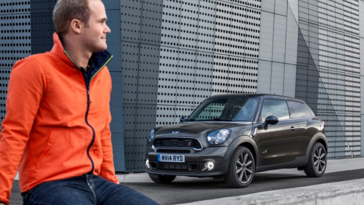 Mini Paceman mit Mann 750x422 - Der neue Mini Cooper Paceman: love-it-or-hate-it.