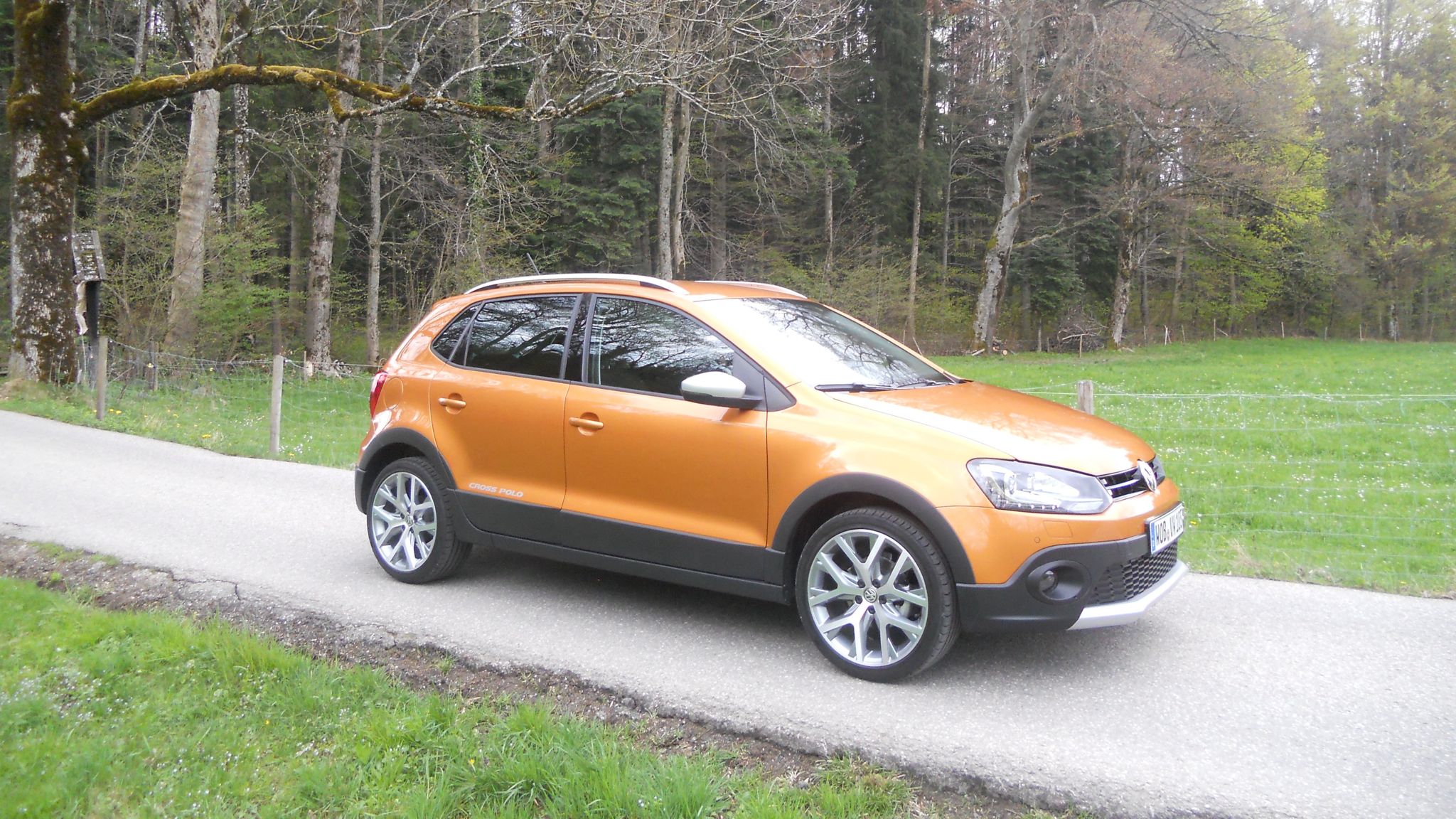 VW CrossPolo: 32 mm mehr Bodenfreiheit für den Feldweg