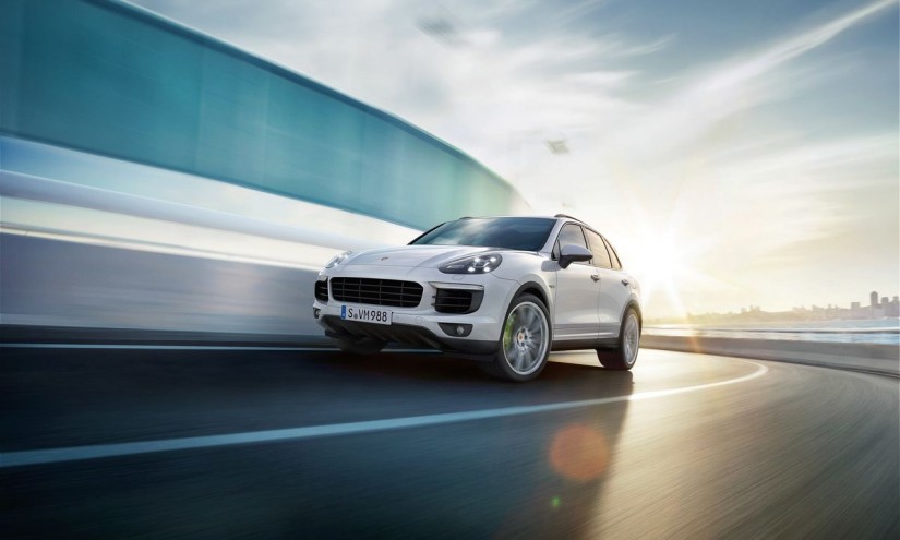 Porsche Cayenne 2015 18 825x495 - Porsche Cayenne: der Perfekte mit dem Problem-Heck (Video)