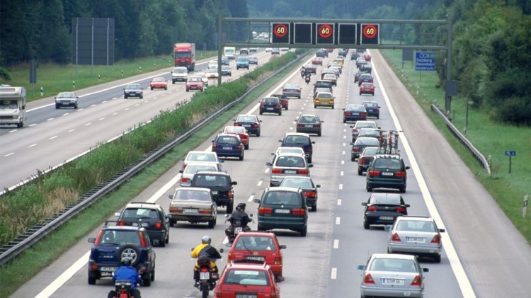 autoversicherung1 750x421 - Neue Kfz-Versicherung: Praktisch auch für's Portemonnaie