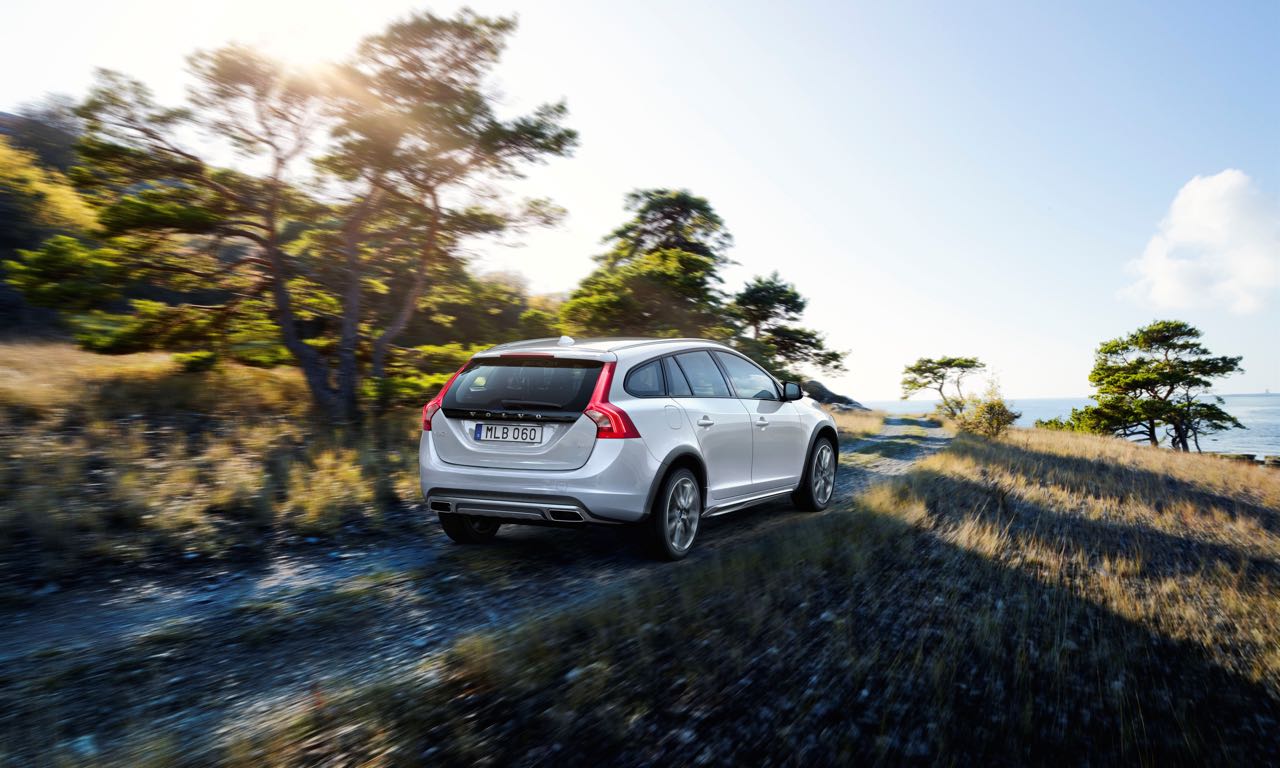 Volvo V60 Cross Country (2015)