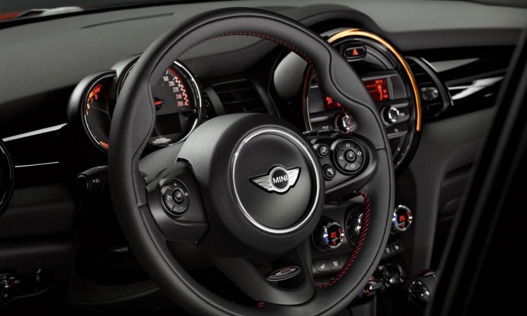 1Mini John Cooper Works 15 750x450 - Der neue Mini John Cooper Works startet mit 231 PS bei 29.900 Euro.