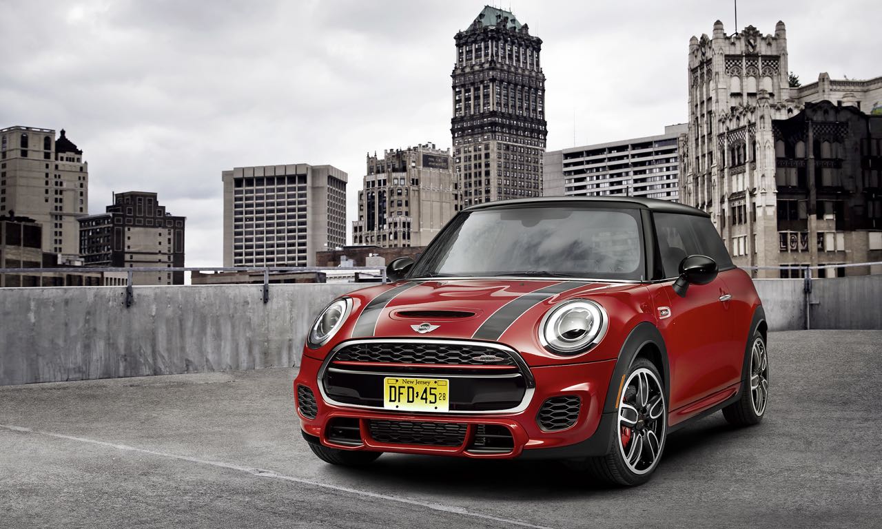 Der neue Mini John Cooper Works startet mit 231 PS bei 29.900 Euro.