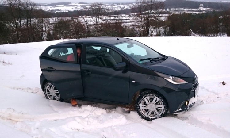 Toyota Aygo im Schnee 750x450 - Fahrbericht Toyota Aygo: Kleinstwagen im Schnee – ja klar!