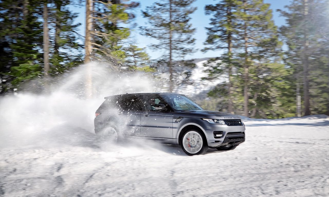 Wintermythen Autos: Land Rover Range Rover im Schnee