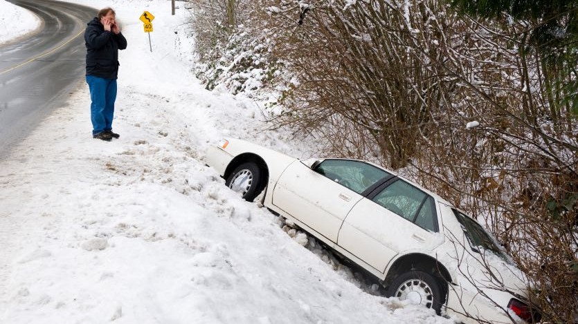 Neuerliche Winterglätte: So kommen Sie sicher über die glatten Straßen