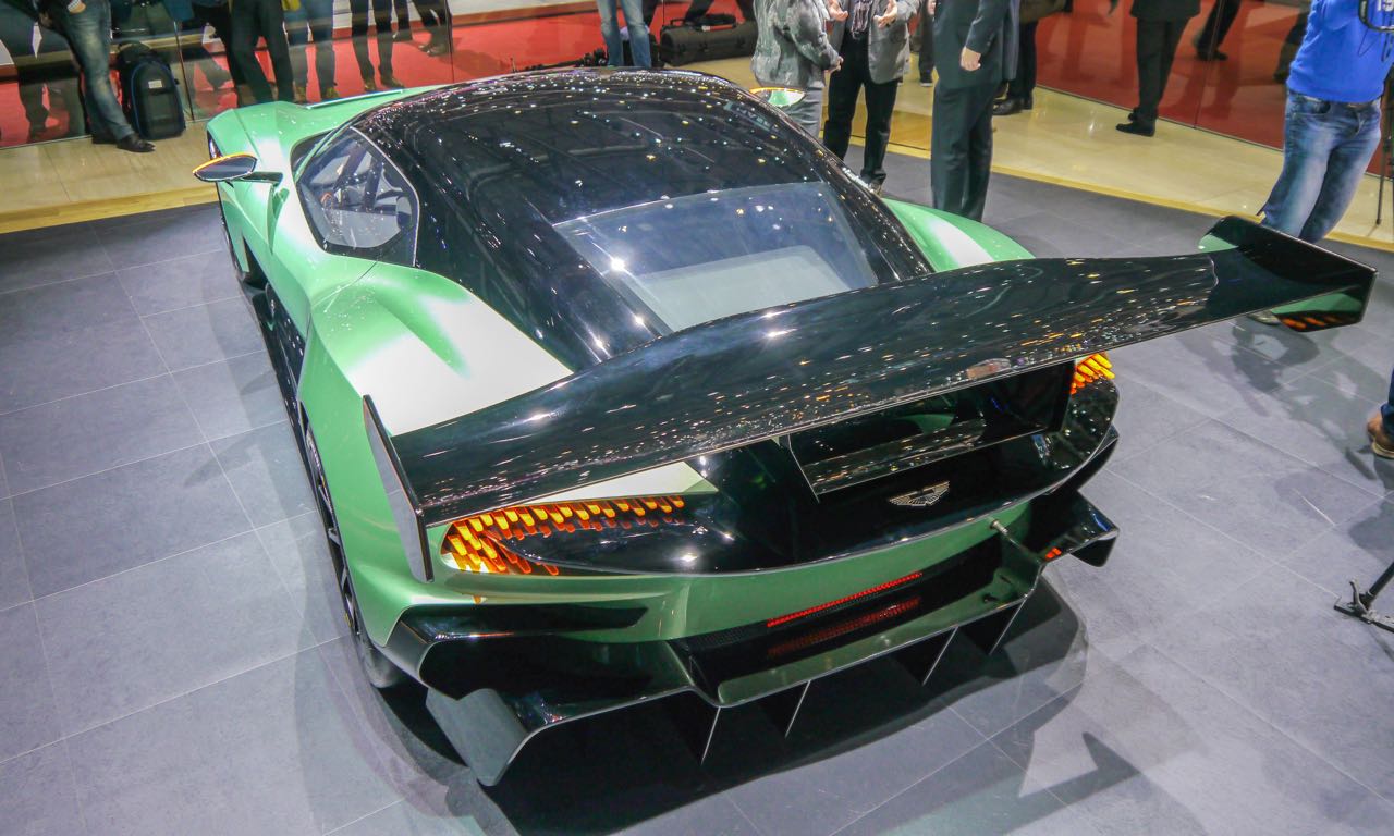 Aston Martin Vulcan: Betreutes Fahren mit 800 PS.