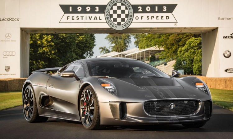 James Bond Bilder Film Set1 750x450 - Jaguar C-X75 driftet im neuen James Bond Film Spectre durch Rom.