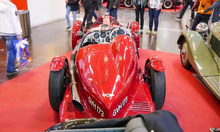 Techno Classica Rundgang 27 750x450 - Techno Classica 2015: Begeisternde Automobilgeschichte zu Top-Preisen.