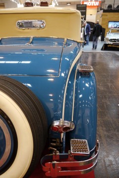 Techno Classica Rundgang 5 240x360 - Techno Classica 2015: Begeisternde Automobilgeschichte zu Top-Preisen.