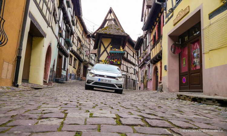 P1150225 750x450 - Fahrbericht VW Polo GTI: Nachtfahrt durch die bunten Straßen von Colmar.