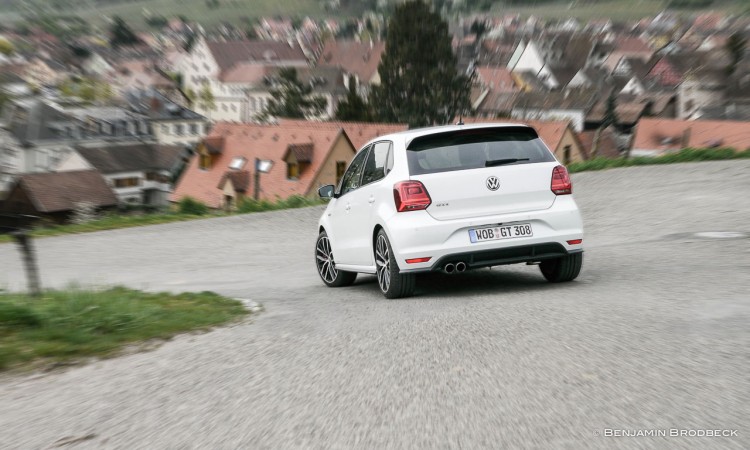 P1150284 750x450 - Fahrbericht VW Polo GTI: Nachtfahrt durch die bunten Straßen von Colmar.