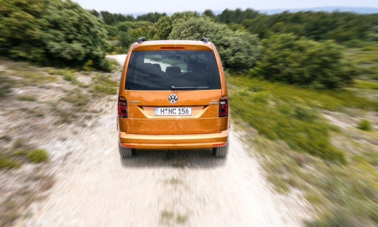 VW Caddy Beach 4Motion 2016 sandorange Allrad kurzer Radstand Für Luxus Groupies und Wellenreiter. 9 750x450 - VW Caddy Beach 4Motion: Für Luxus-Groupies und Wellenreiter.