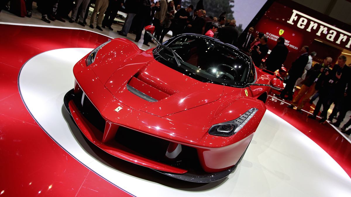 Erneute Rückrufaktion für Ferrari LaFerrari: Kopfstützen und Software nicht ok