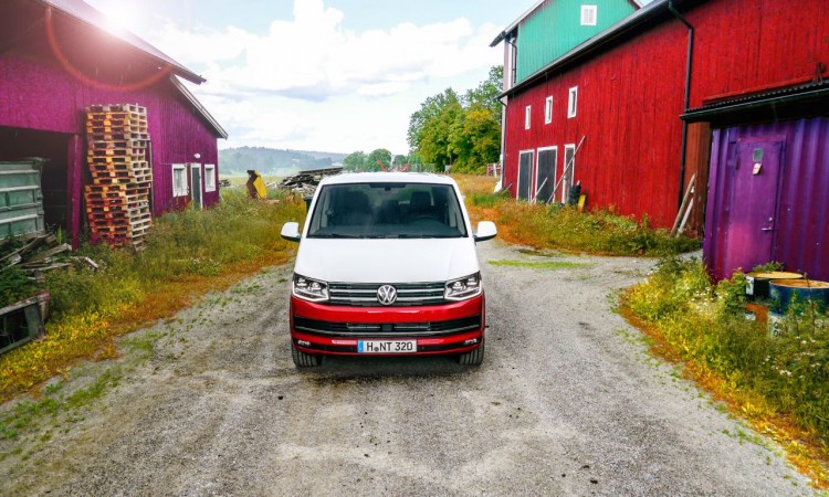 VW T6 Multivan: Bulli Nummer sechs erlebt Retro-Comeback. Volkswagen VW Bus T6 Multivan Caravelle Generation Six Stockholm Fahrpräsentation AUTOmativ 25 750x450 - VW T6 Multivan: Bulli Nummer sechs erlebt Retro-Comeback.