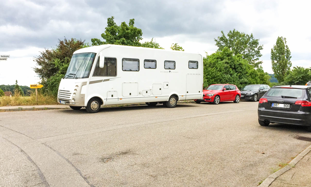 Ratgeber Wohnmobil und Wohnwagen: So parkt man richtig