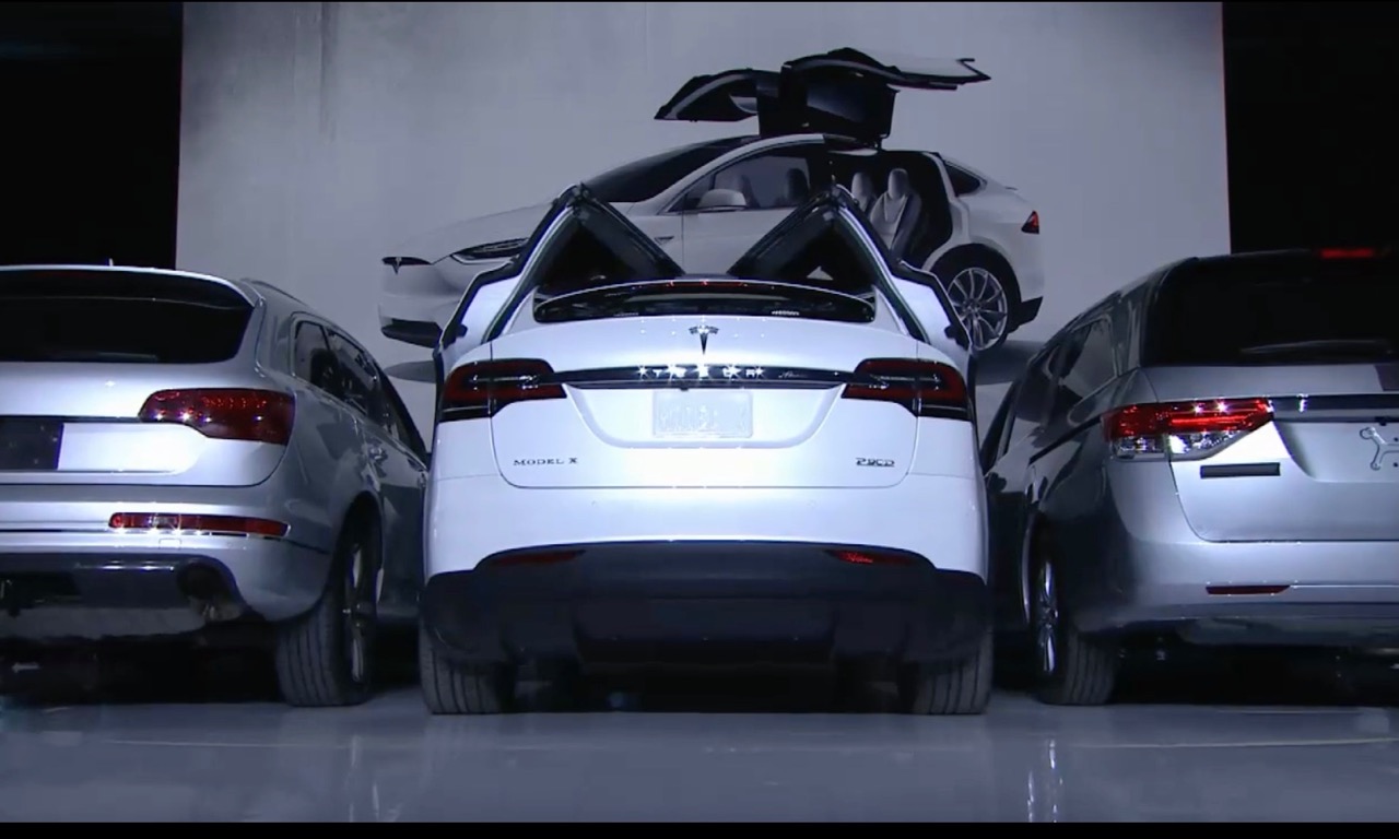 Das Tesla Model X hat die intelligentesten Flügeltüren der Welt