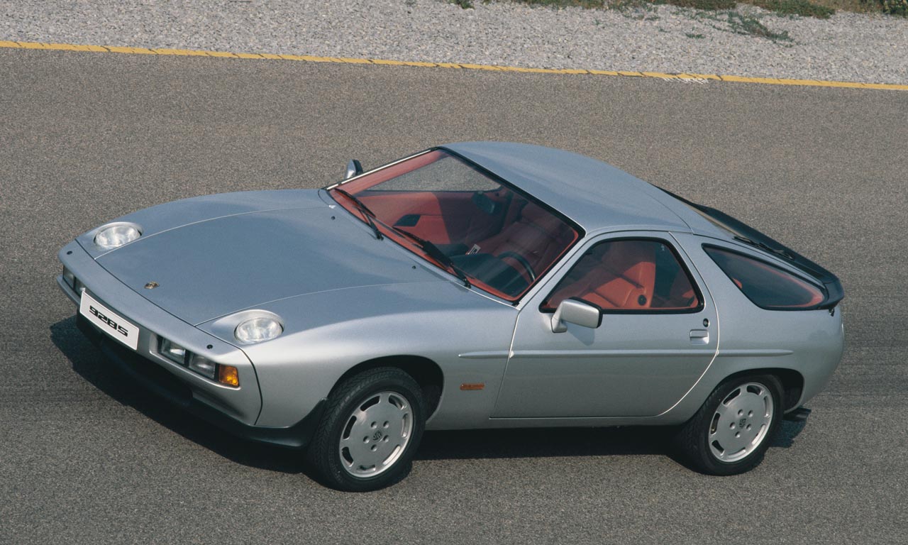 Porsche 928 und 924 auf Sommererprobung in Algerien Wueste Sahara