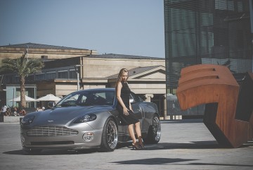 Aston Martin Vanquish Photoshooting 3 360x241 - Kinga, der Aston Martin Vanquish und ich