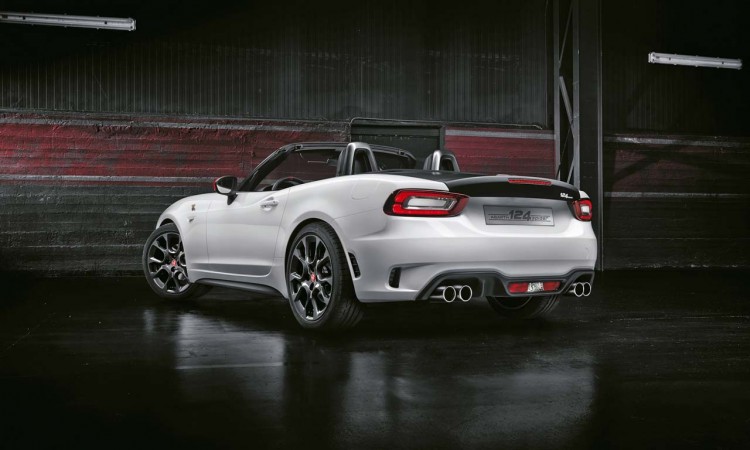 Abarth 124 Spider Heck 750x450 - Sitzprobe Abarth 124 Spider: Italienischer MX-5 mit 170 PS für 40.000 Euro