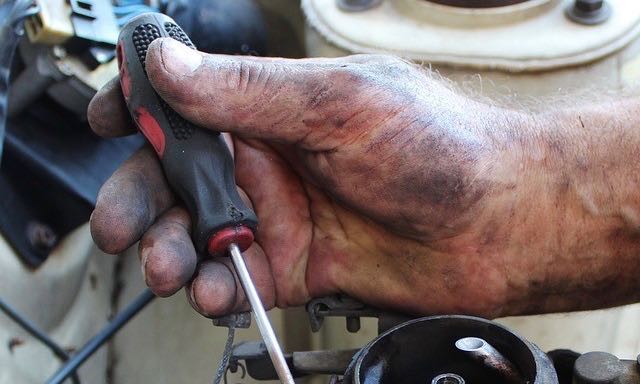 Ratgeber Kfz-Reparaturen in Eigenregie: Darauf sollte man achten Bei Reparaturen selbst Hand anlegen 1 - Ratgeber Kfz-Reparaturen in Eigenregie: Darauf sollte man achten
