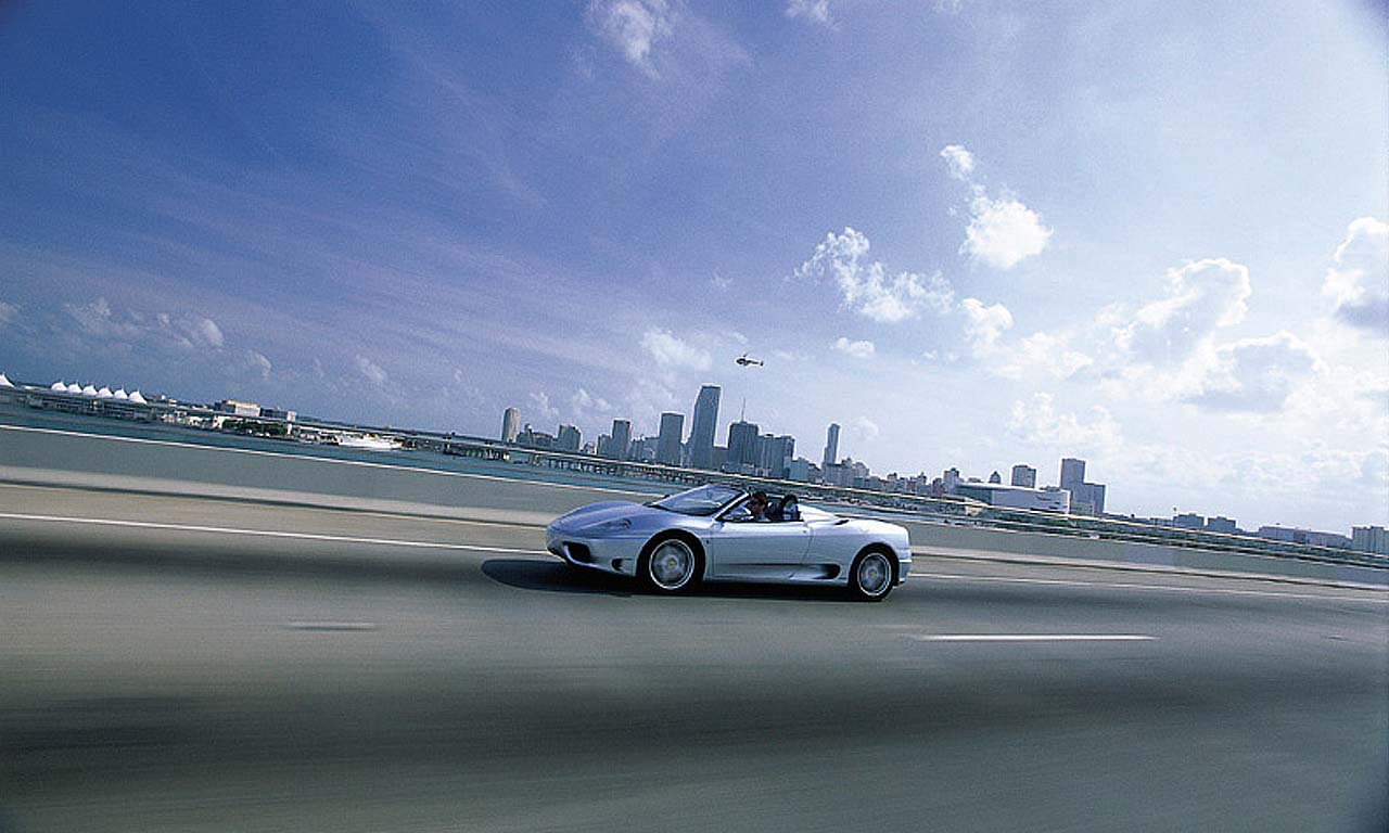 Ferrari Modena bei Fahrt über Bodenwelle beschädigt – Land NRW muss zahlen