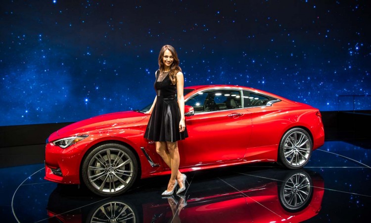 Girls of Geneva Motor Show 2016 38 750x450 - Schau' mal, was da glänzt! Infiniti Q60 mit Zehnschicht-Lackierung