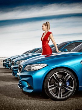 BMW M2 Coupe mit Supermodel Gigi Hadid 7 270x360 - Supermodel Gigi Hadid ist ganz heiß auf das BMW M2 Coupé