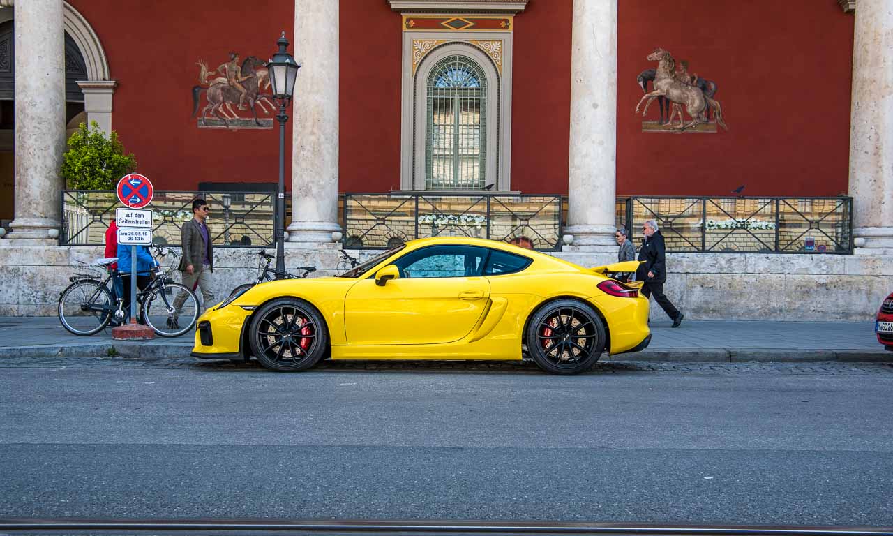 Porsche-Cayman-GT4-Sportwagen-Spotted-in-Muenchen-City-Ludwigsstraße-Das-absolute-Traumauto-wenn-wir-das-Geld-dazu-haetten-Benjamin-Brodbeck-AUTOmativ