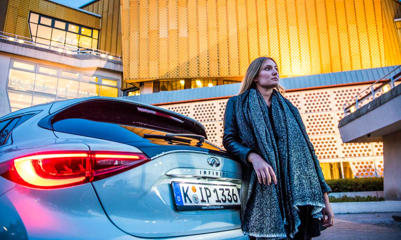 Der goldene Schein trügt nicht! Infiniti Q30 und die Berliner Philharmonie