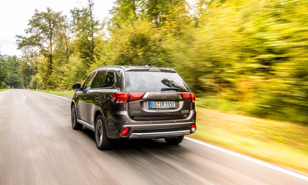 Mitsubishi Outlander PHEV Hybrid Plug-In-Hybrid im Test von AUTOmativ.de und Benjamin Brodbeck Stefan Emmerich Martin Schmidt