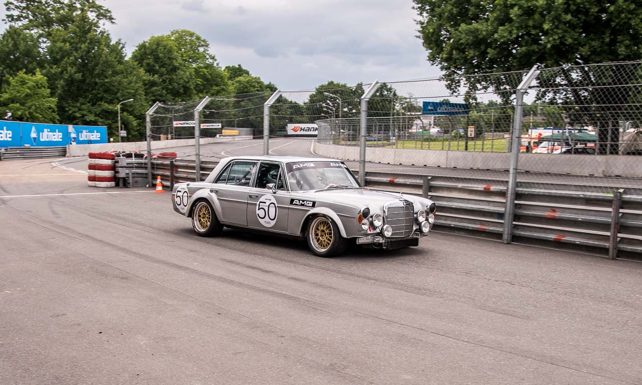 DTM Deutsche Tourenwagen Meisterschaft Norisring 2017 Petronas Nuernberg AUTOmativ.de Benjamin Brodbeck Mercedes AMG BMW Audi Sport SONNTAG 14 - An Bord des Mercedes 300 SEL AMG mit Formel 1-Safety-Car Legende Bernd Mayländer