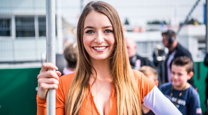 ADAC GT Masters und TCR National Hockenheim 2017 Grid Girls Babes Lamborghini Volkswagen Motorsport Golf TCR AUTOmativ.de Benjamin Brodbeck