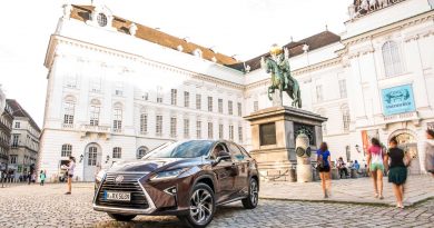 Lexus RX450h Test Fahrbericht Langstrecke Wien Stuttgart Leonberg Schloss Solitude Lexus RX Toyota AUTOmativ.de Benjamin Brodbeck 2 390x205 - Wiener Zeitlosigkeit trifft auf asiatische Moderne: Mit dem Lexus RX 450h nach Wien