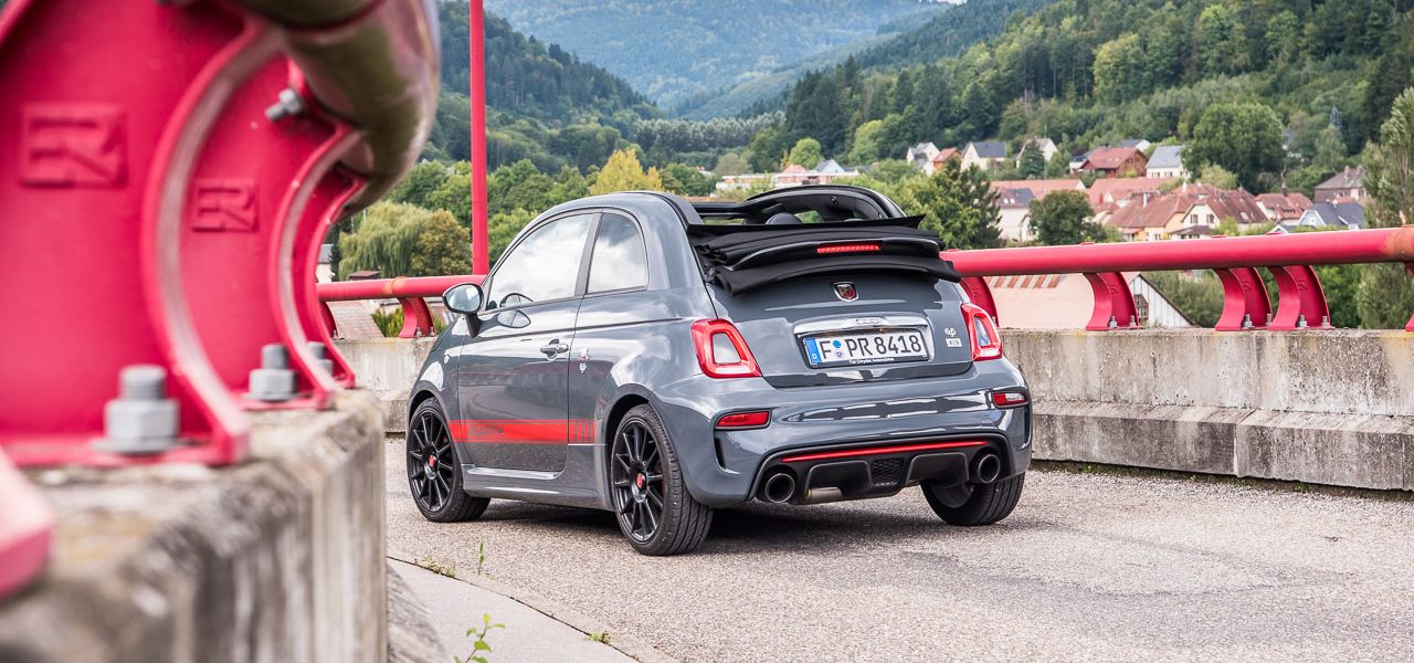 Abarth 695 XSR Yamaha im Fahrbericht und Test - 165 PS und Akrapovic Anlage Ausfahrt in die Vogesen AUTOmativ.de Benjamin Brodbeck